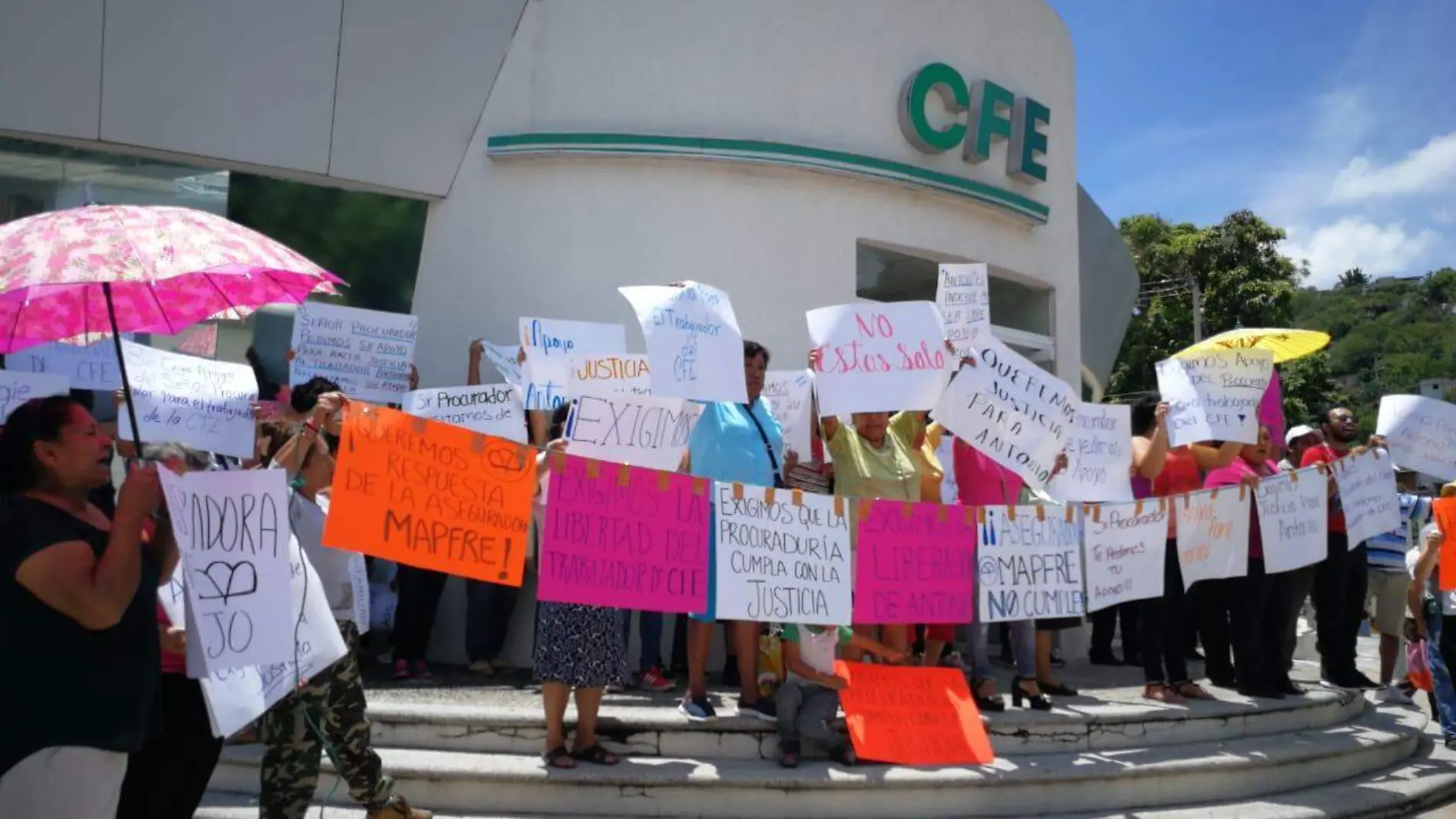 Manifestación de familiares de trabajador de la CFE Caso Tlayacapan